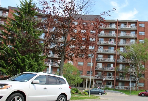 Village Green - Jefferson in Hamilton, ON - Building Photo