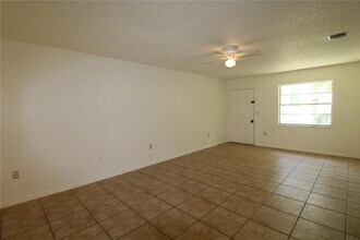 1819 Vamo Dr in Sarasota, FL - Building Photo - Building Photo