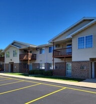 Bridgewood Golf Estates in Neenah, WI - Building Photo