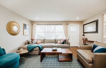 829 N Bennett St in Geneva, IL - Building Photo - Building Photo