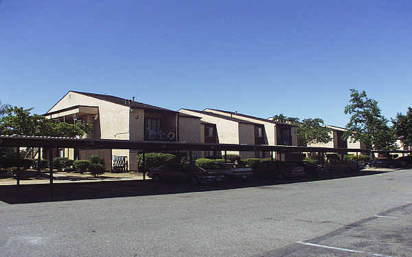 Lilly Garden Apartments in Gilroy, CA - Building Photo - Building Photo