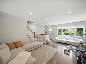972 E Lawn Dr in Teaneck, NJ - Building Photo - Building Photo