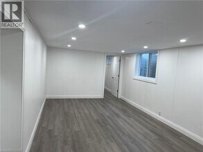 18 Cyprus Dr in Kitchener, ON - Building Photo - Building Photo