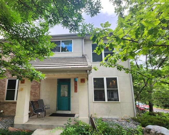 1612 W Canal Ct