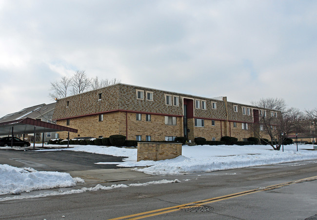 Northland Plaza Apartments in Springfield, OH - Foto de edificio - Building Photo