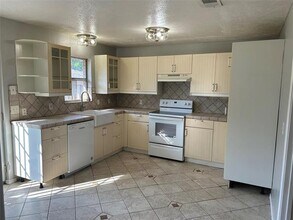 7458 Walling Ln in Dallas, TX - Building Photo - Building Photo
