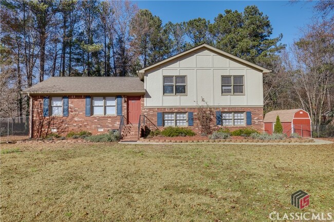 1130 Old Farm Rd in Watkinsville, GA - Foto de edificio - Building Photo