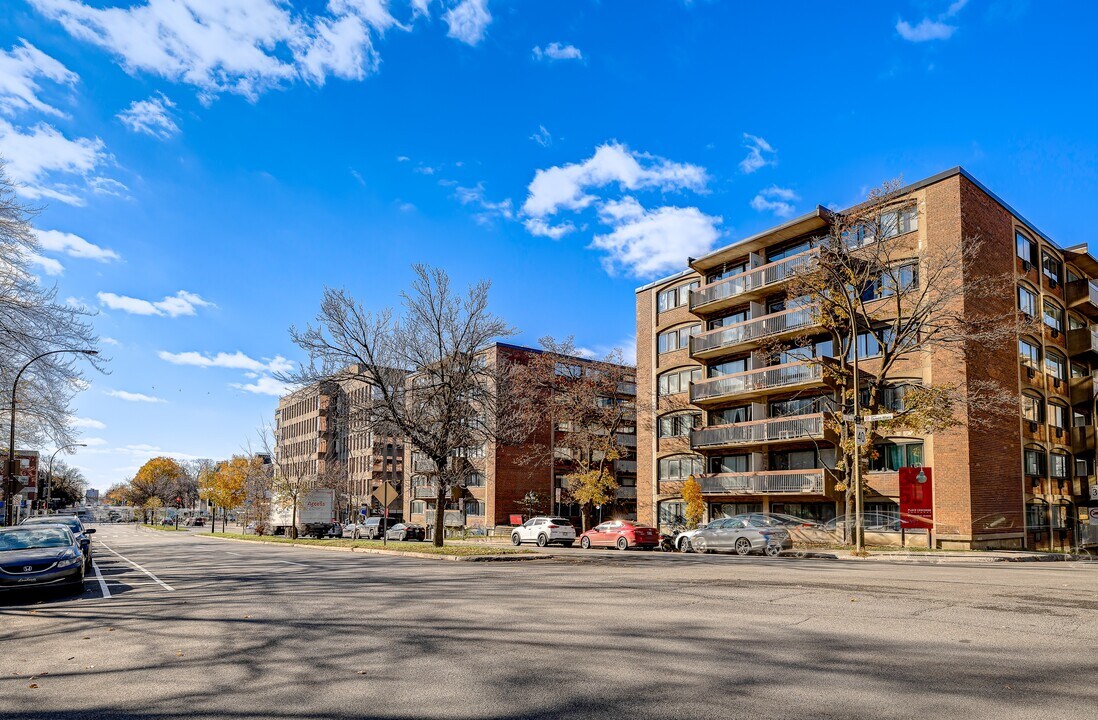 Place Concorde in Montréal, QC - Building Photo