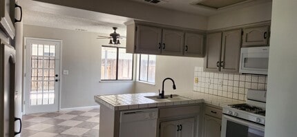 4305 Mattnick Dr in Bakersfield, CA - Building Photo - Building Photo