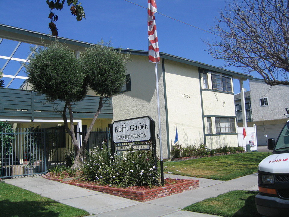 Pacific Garden Apartments in Huntington Beach, CA - Foto de edificio