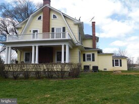 179 Berrys Ferry Rd in White Post, VA - Building Photo