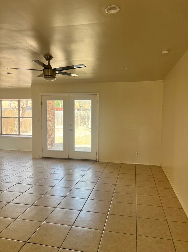 1555 Nogalitos St in Brownsville, TX - Building Photo - Building Photo