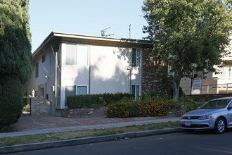The Murdine Apartments in Sherman Oaks, CA - Foto de edificio - Building Photo