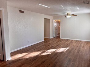 4200 University Ave in Wichita Falls, TX - Building Photo - Building Photo