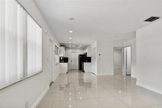 3501 Van Buren St, Unit 15 in Hollywood, FL - Building Photo - Building Photo