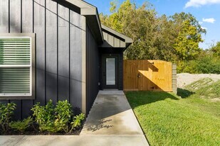 7205 Tippett St in Houston, TX - Building Photo