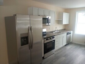 4 Boulder Dr, Unit B in Milford, ME - Building Photo