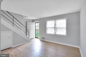 2580 Iverson St in Hillcrest Heights, MD - Building Photo - Building Photo