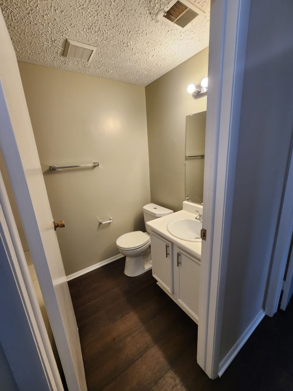 12415 Hickory Tree Way in Germantown, MD - Foto de edificio - Building Photo