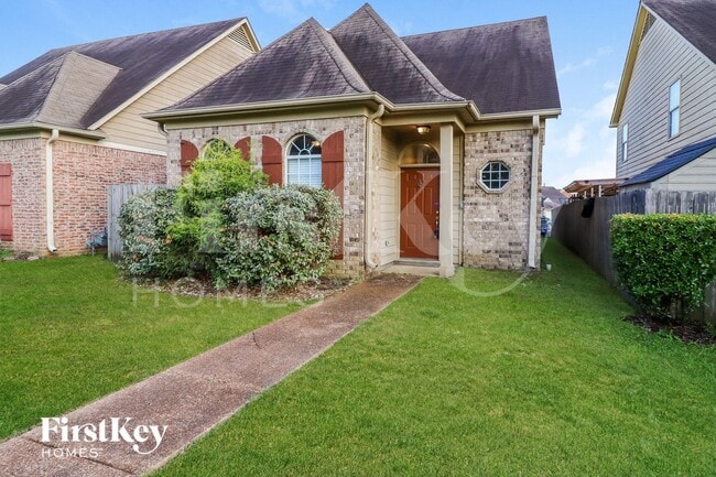 10223 Macon Rd in Cordova, TN - Foto de edificio - Building Photo