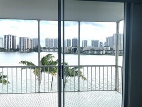 2861 Leonard Dr in Aventura, FL - Building Photo - Building Photo