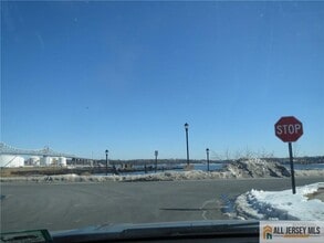 468 Great Beds Ct in Perth Amboy, NJ - Building Photo - Building Photo