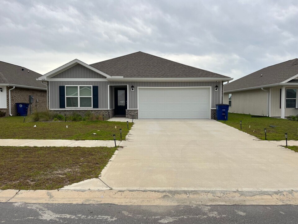 6420 Slabinski Ln in Panama City, FL - Building Photo