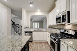 6012 Whipple Way in Austin, TX - Building Photo - Building Photo
