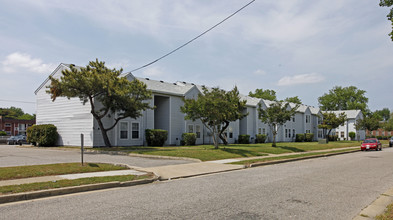 A7915-7945 in Norfolk, VA - Foto de edificio - Building Photo