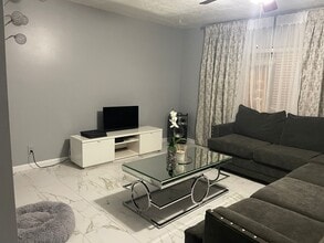 2200 Springdale Blvd, Unit 314 in Palm Springs, FL - Foto de edificio - Building Photo