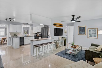 85 7th St N in Safety Harbor, FL - Foto de edificio - Building Photo