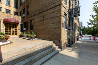 270 Seaman Ave in New York, NY - Building Photo - Building Photo