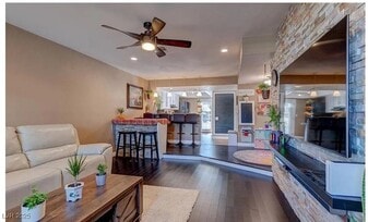 6504 Ironbark Ln in Las Vegas, NV - Building Photo