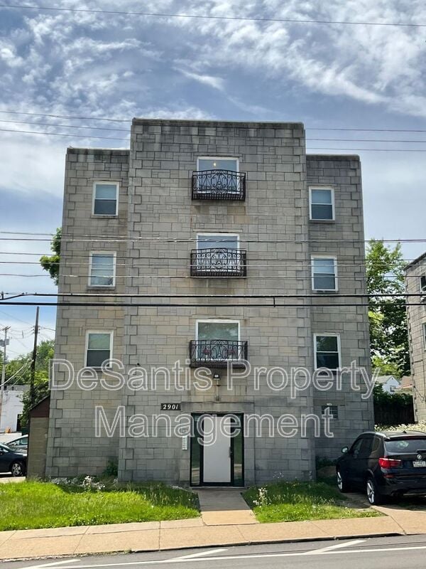 property at 2901 Chartiers Ave