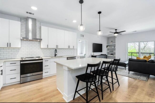 3101 Govalle Ave in Austin, TX - Foto de edificio - Building Photo