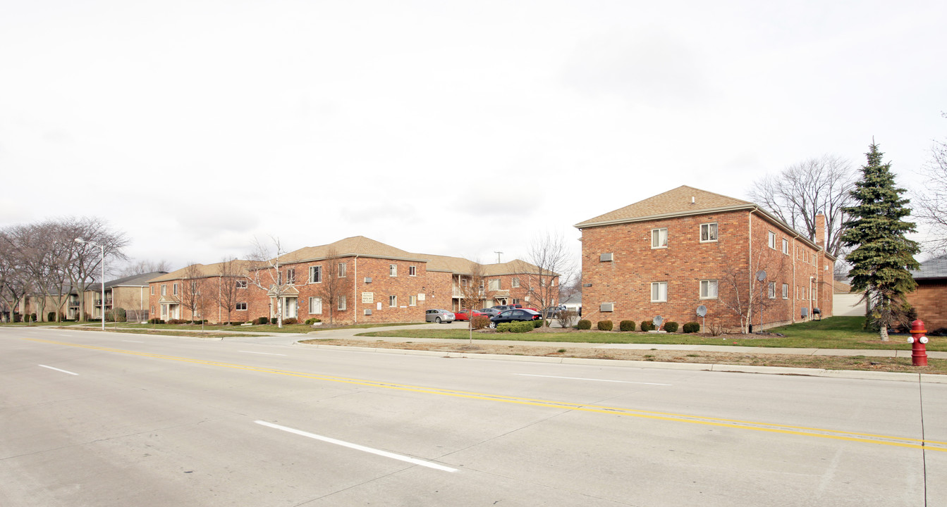 Birch Tree Apartments in St. Clair Shores, MI - Building Photo