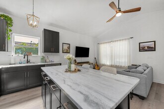 208 E Yonge St in Pensacola, FL - Building Photo - Building Photo