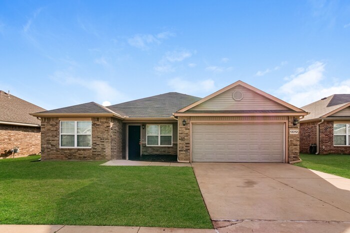 13312 Beaumont Dr in Piedmont, OK - Building Photo