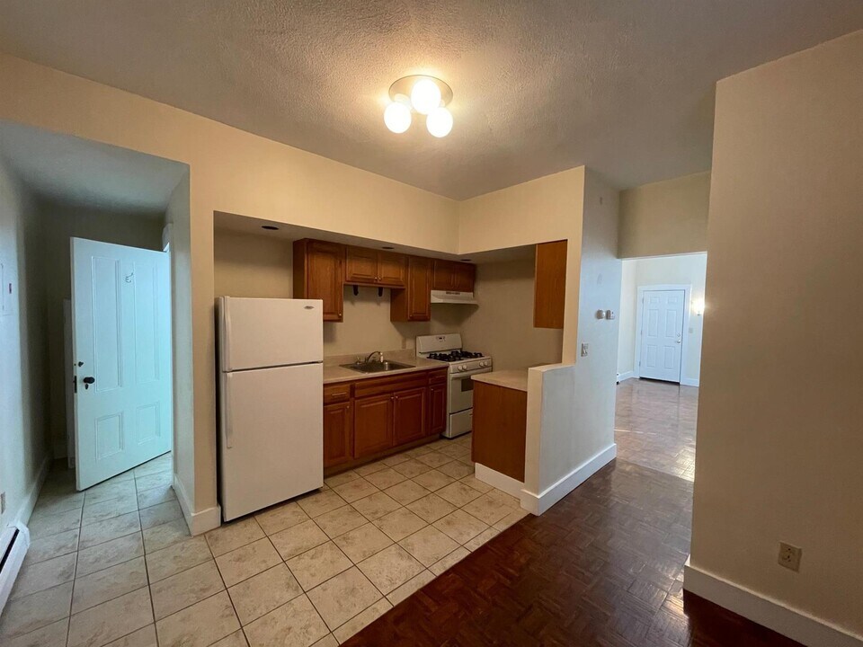 31 Warren Ave in Somerville, MA - Foto de edificio