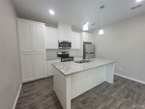 11 Swallow Ave-Unit -2 in McAllen, TX - Building Photo - Building Photo