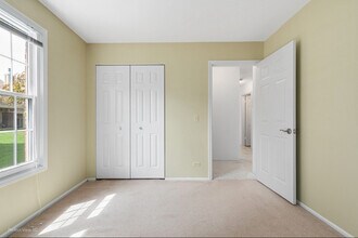 283 Coventry Cir in Vernon Hills, IL - Foto de edificio - Building Photo