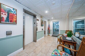 100 Bluff View Dr in Belleair Bluffs, FL - Building Photo - Building Photo