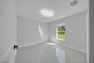4604 Queen Ave N in Lehigh Acres, FL - Building Photo - Building Photo