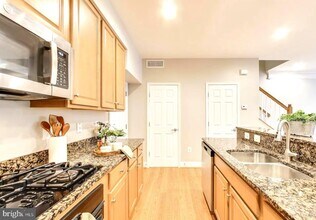 2400 Brookmoor Ln in Leesylvania, VA - Building Photo - Building Photo