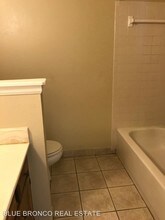 513 Sky Vue Dr in Raymore, MO - Building Photo - Building Photo