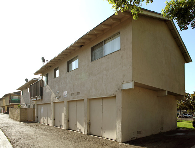 1221 S Athena Way in Anaheim, CA - Building Photo - Building Photo