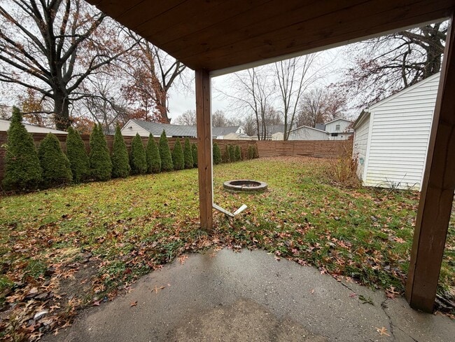 390 Victor Ave in Cuyahoga Falls, OH - Building Photo - Building Photo