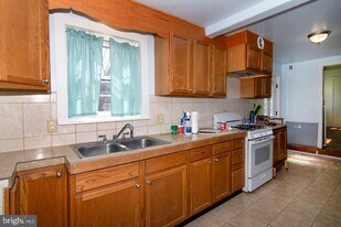 330 E Broadway in Salem, NJ - Building Photo