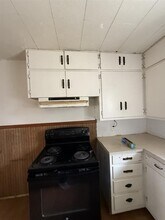 611 E 5th St in Cameron, TX - Building Photo - Building Photo