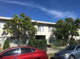 6210 10th Ave in Los Angeles, CA - Building Photo